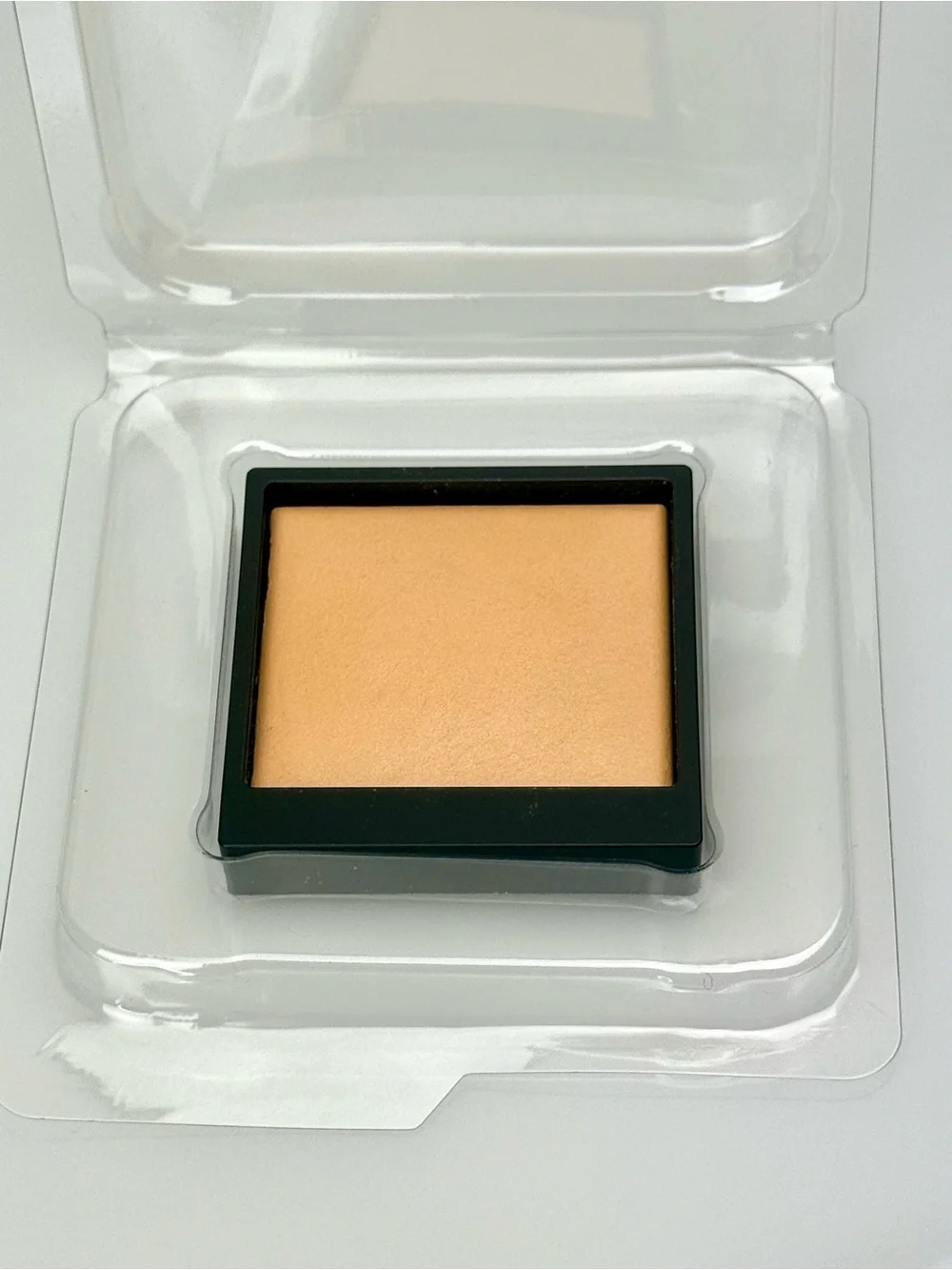 Laura Mercier • Secret Bluring Powder 2